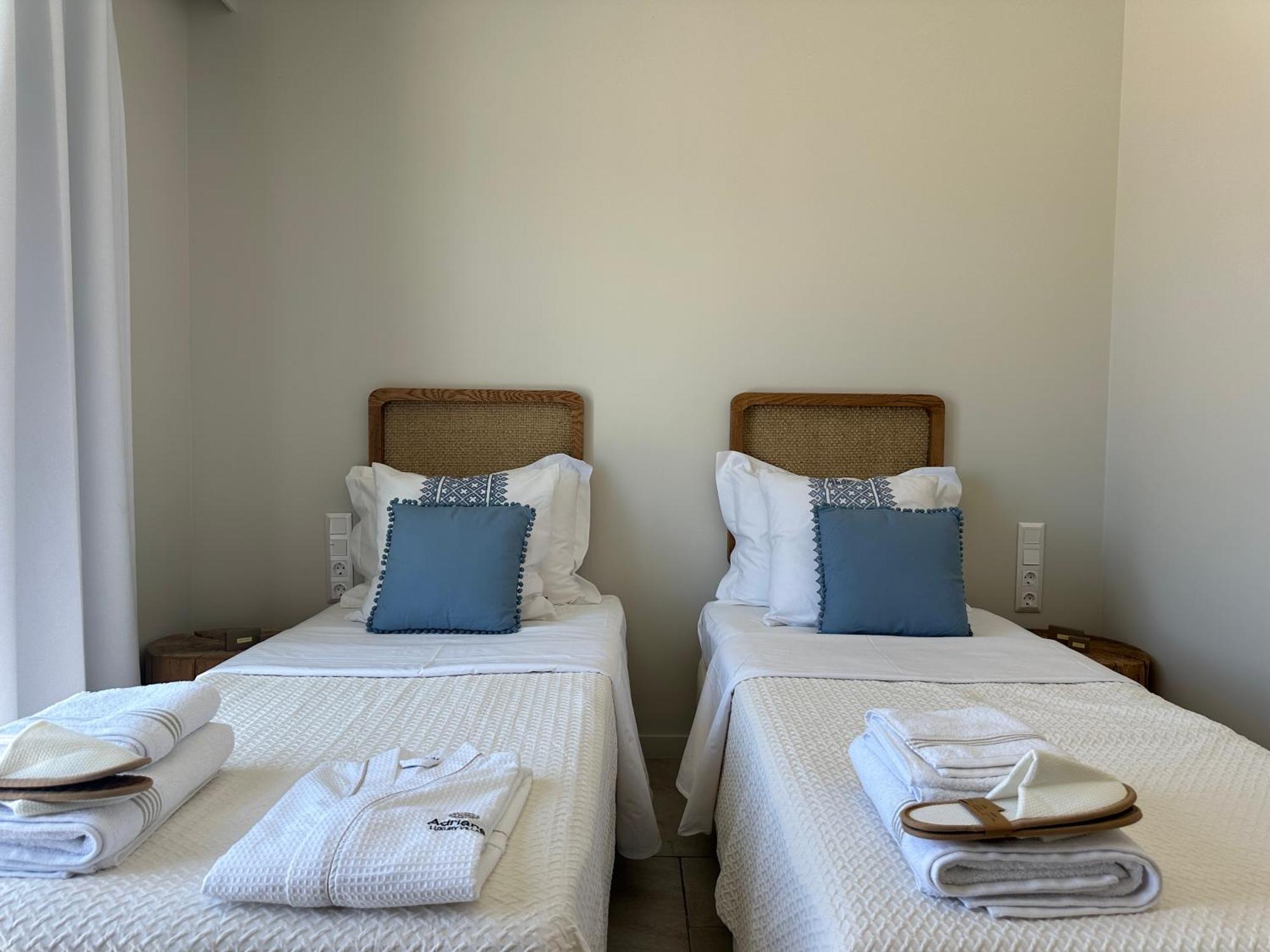 Adriana Luxury Villas 아다마스 외부 사진